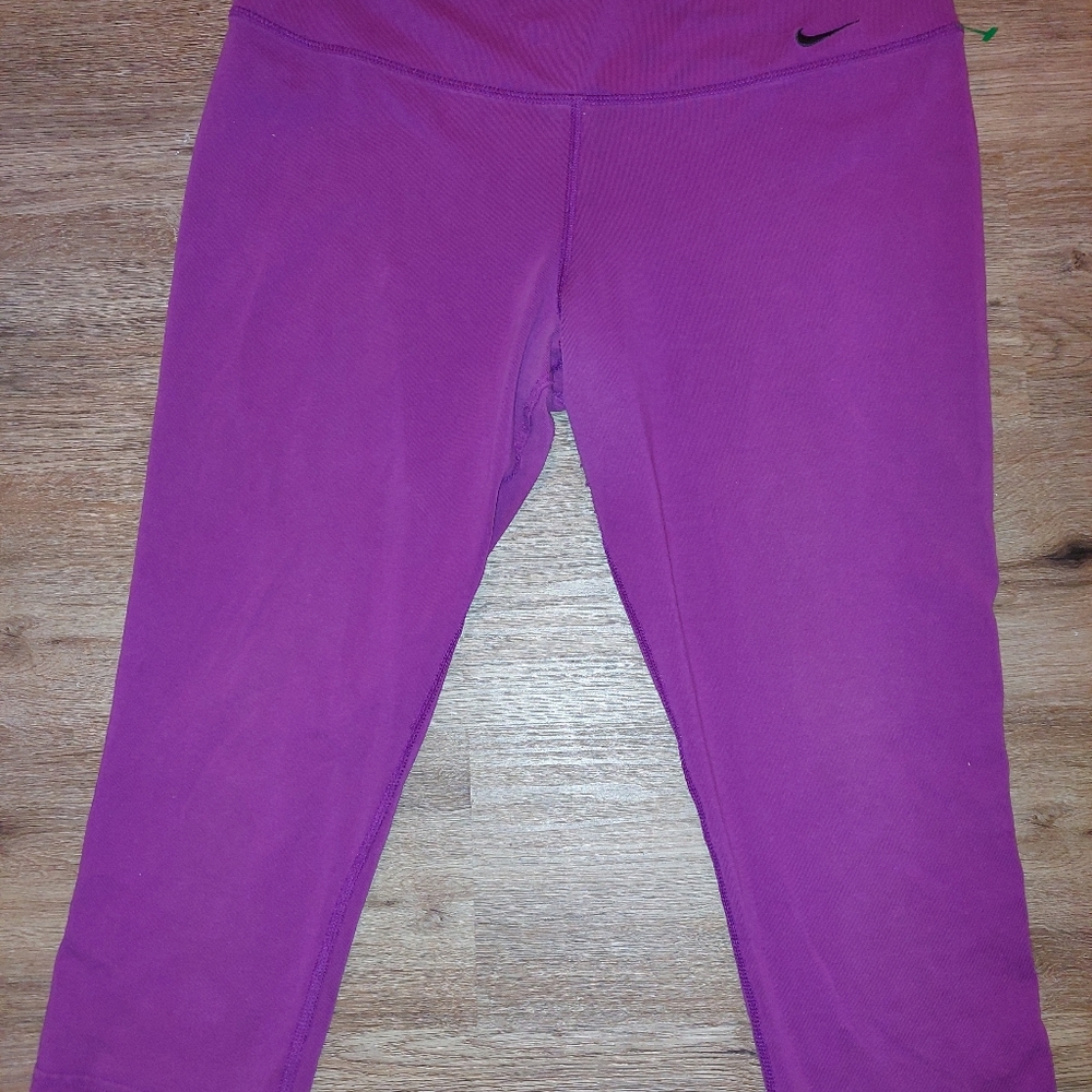 Womems nike capri pants